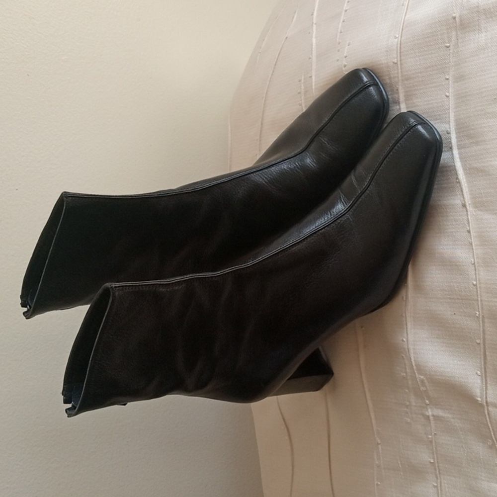 On hold Stuart Weitzman Boots - Picture 2 of 8